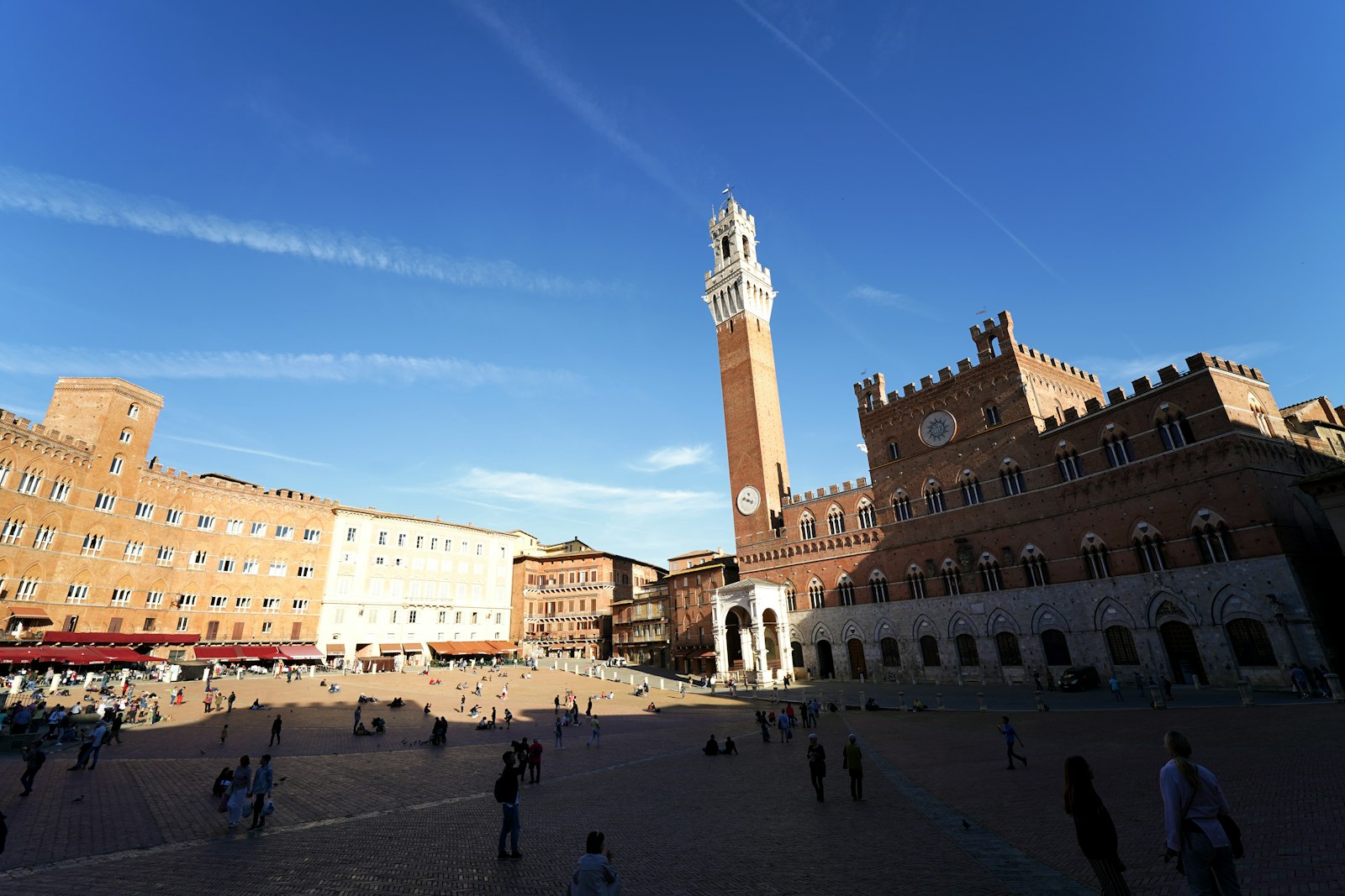 The fan-shaped, brick-paved Piazza del Campo in Siena seen from above. Photo by ch seeyau on Unsplash.