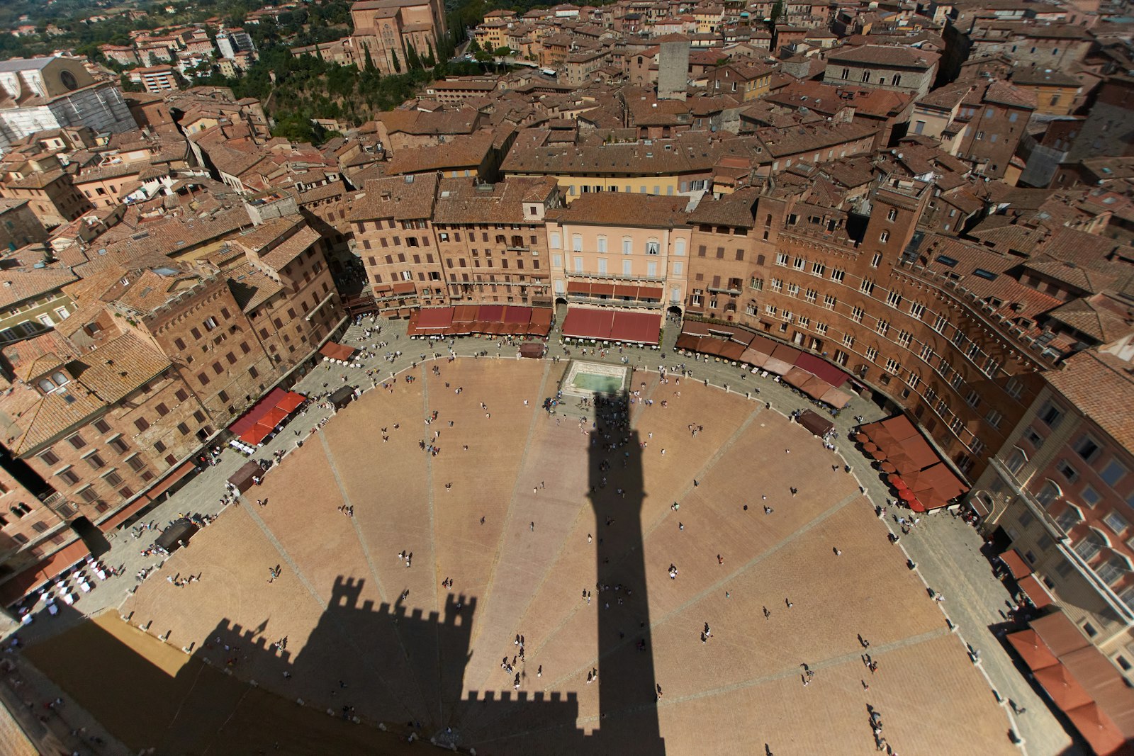 The shell-shaped, brick-paved Piazza del Campo in Siena seen from above. Photo by Wolfgang Hasselmann on Unsplash.