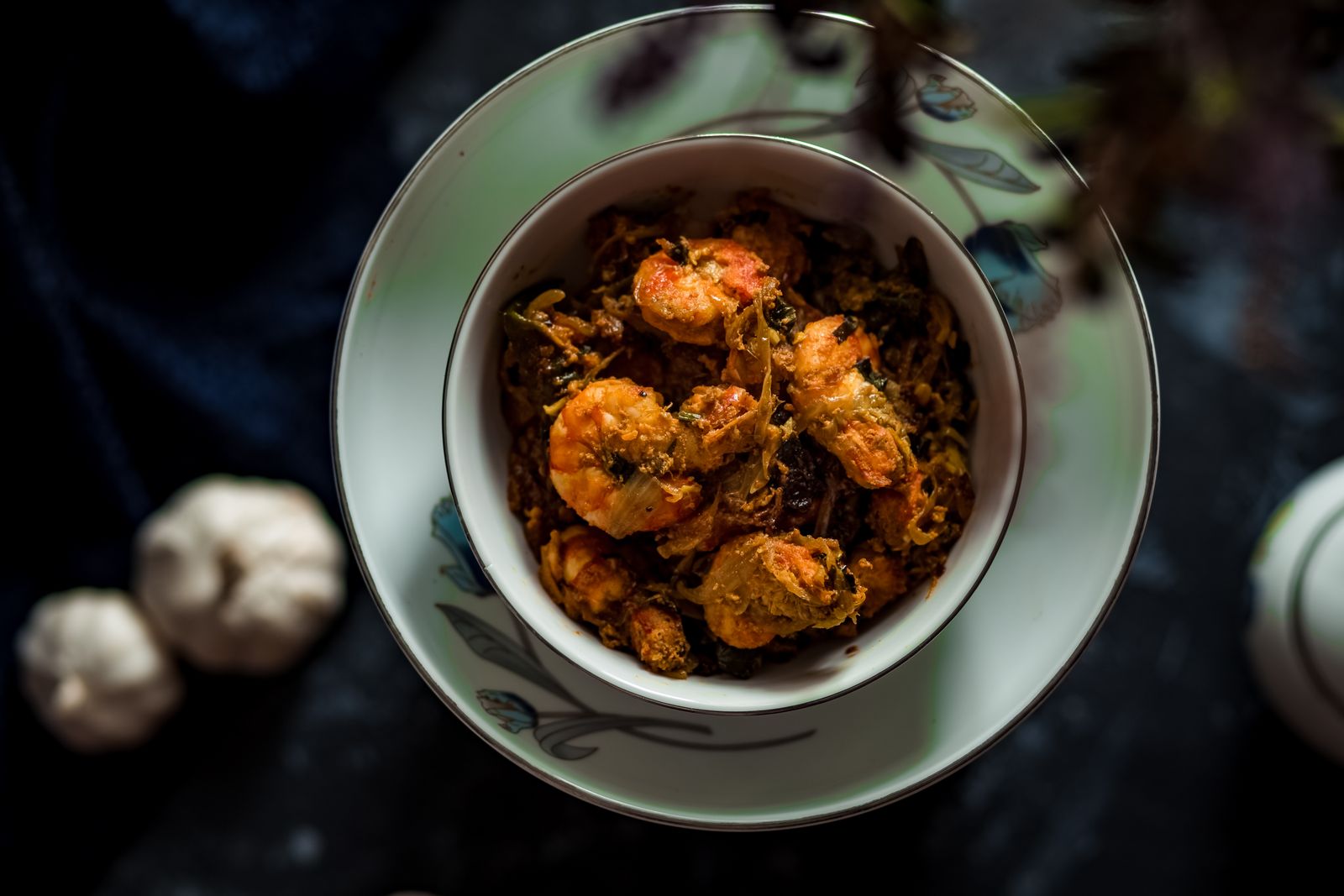 Un tazón de langostinos al ajillo, del tipo que sirve una cervejaria de Lisboa. Foto de Shardar Tarikul Islam en Pexels.