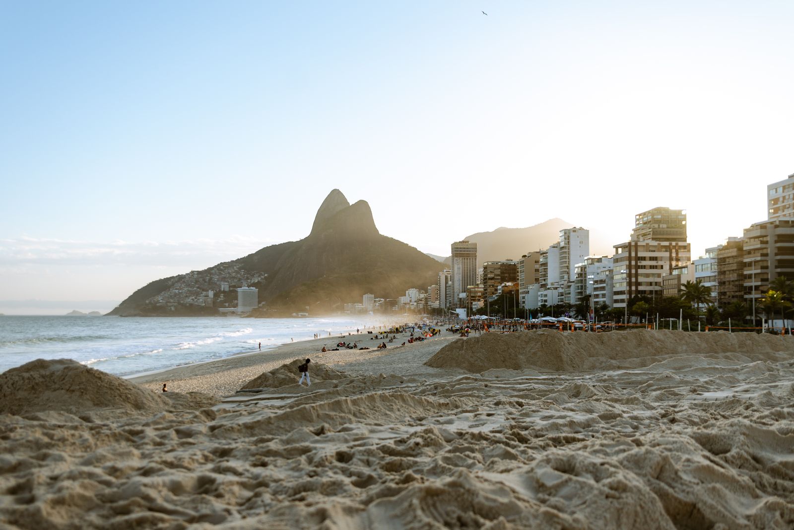 Ipanema beach curving towards the Dois Irmãos mountains in Rio de Janeiro. Photo by Vinícius Vieira ft on Pexels.