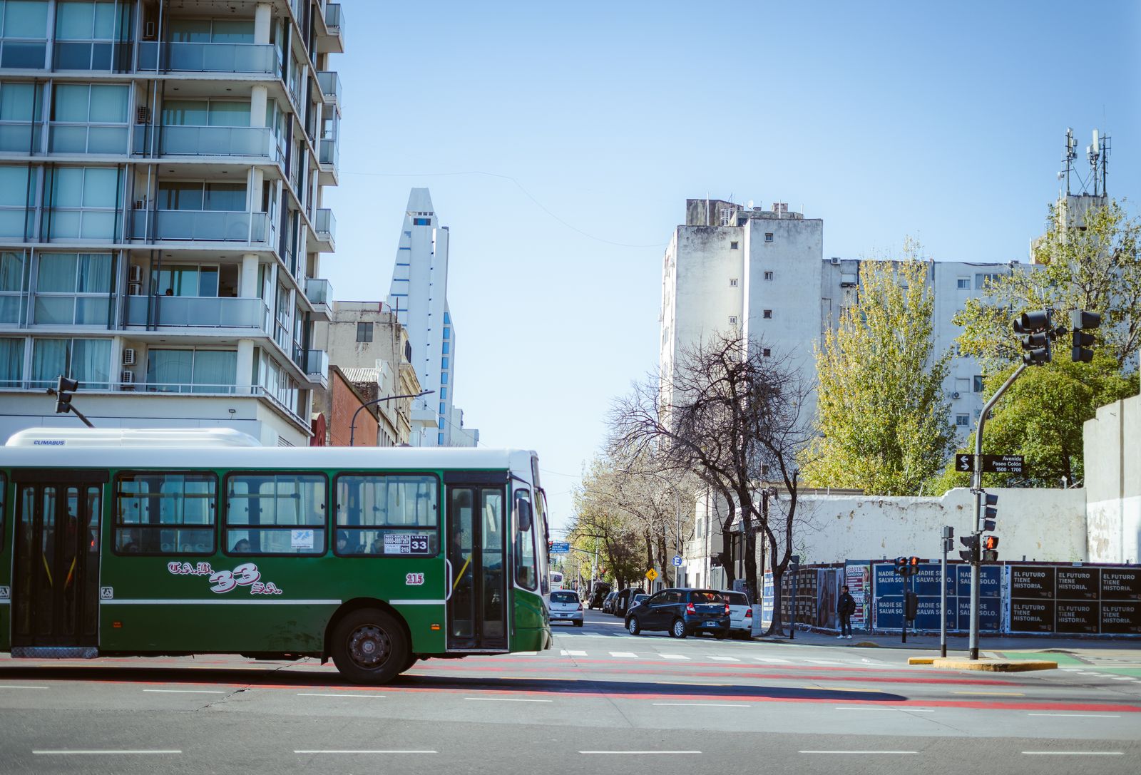 A city bus on an avenue lined with apartment blocks in Córdoba. Photo by Andres Alaniz on Pexels.