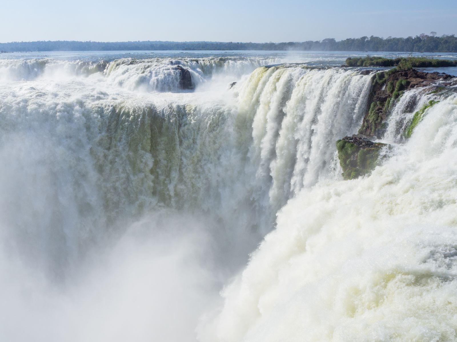 White water pouring over the lip of the gorge, seen from above. Photo by Ana Benet on Pexels.