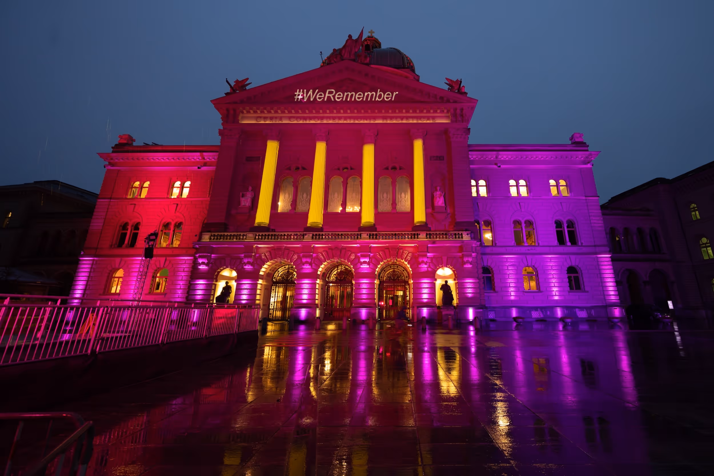 #WeRemember am Bundeshaus in Bern – Stage-Conzept (Bild 1)