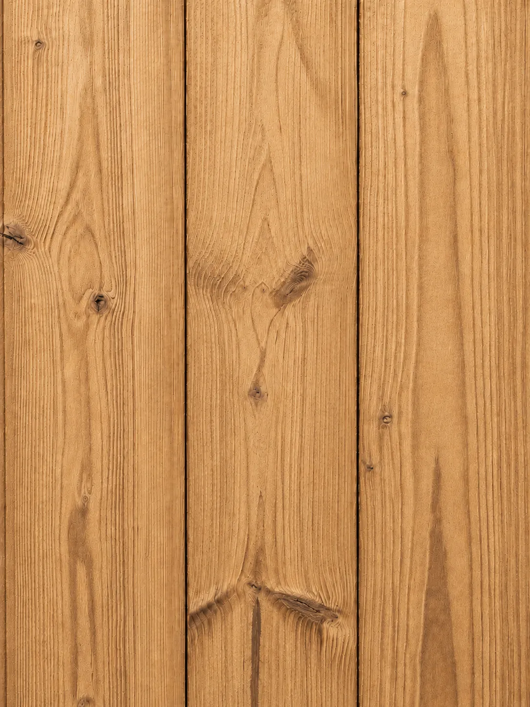 Fachada de madera termotratada Lunawood en tono caramelo de una casa modular Caos. "Habitar Distinto"
