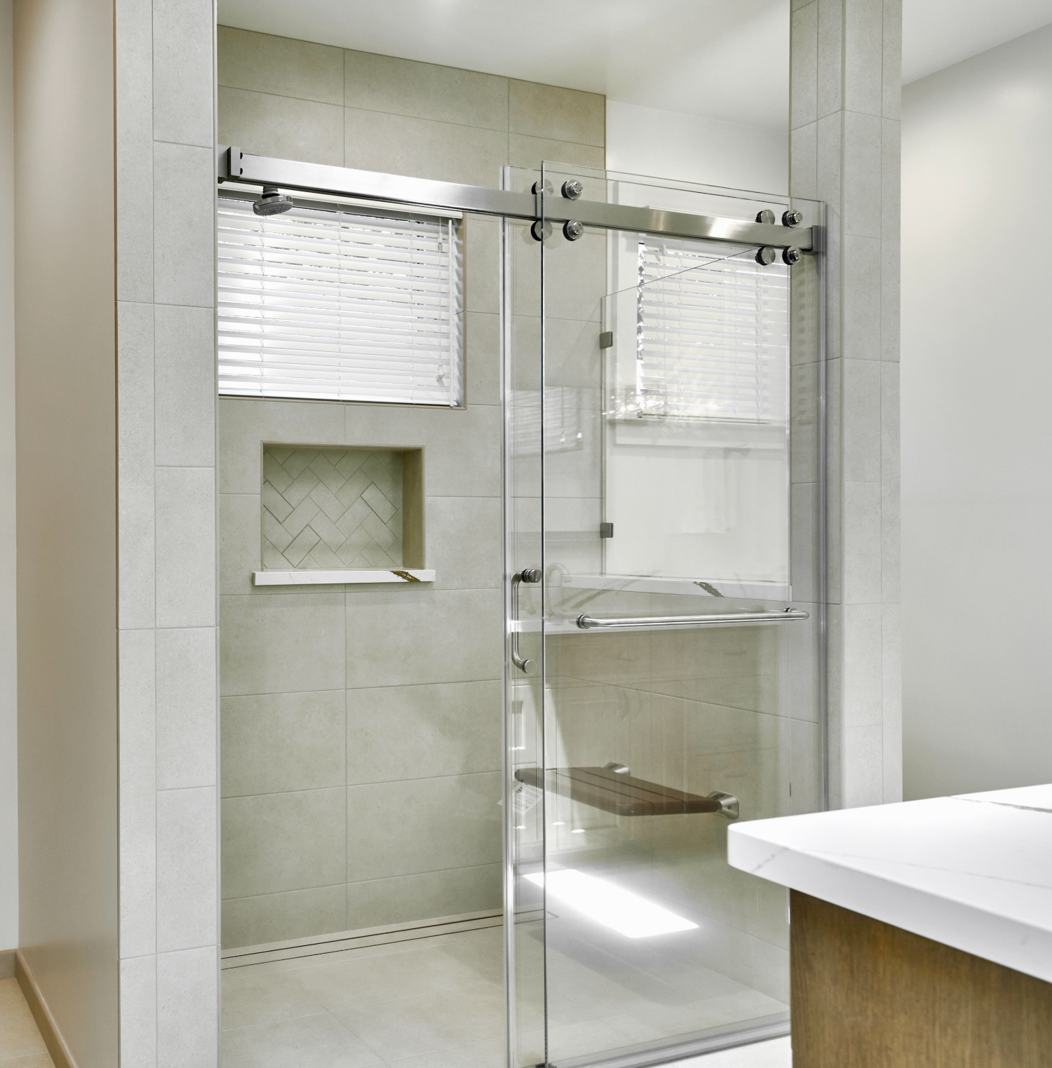 Primary shower
