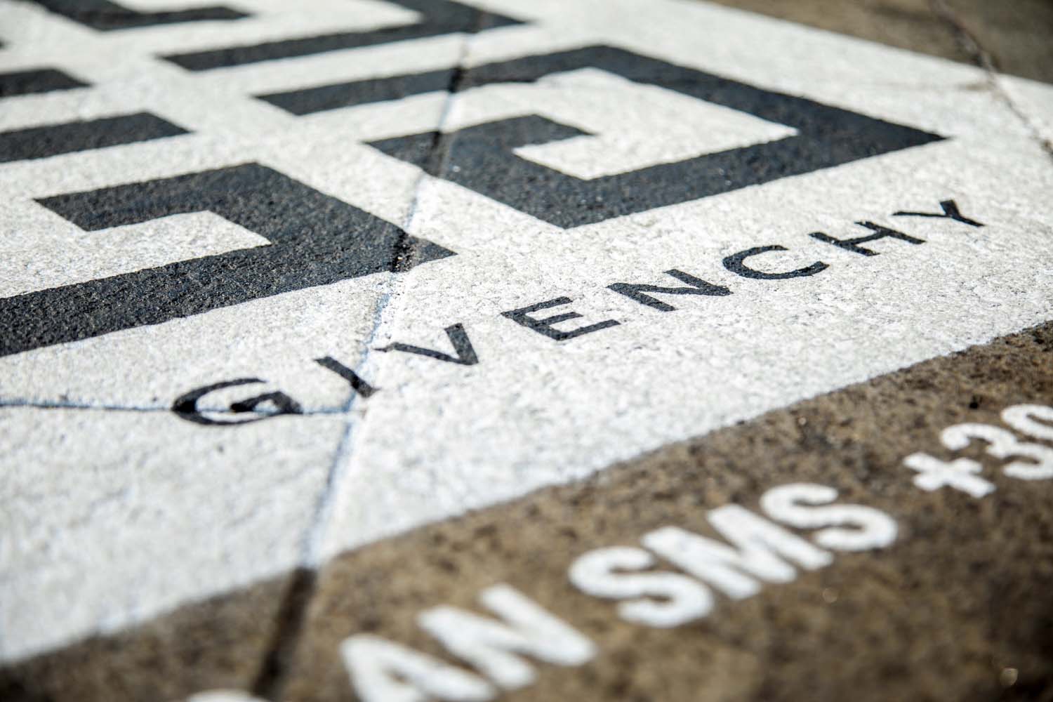 street marketing givenchy interdit