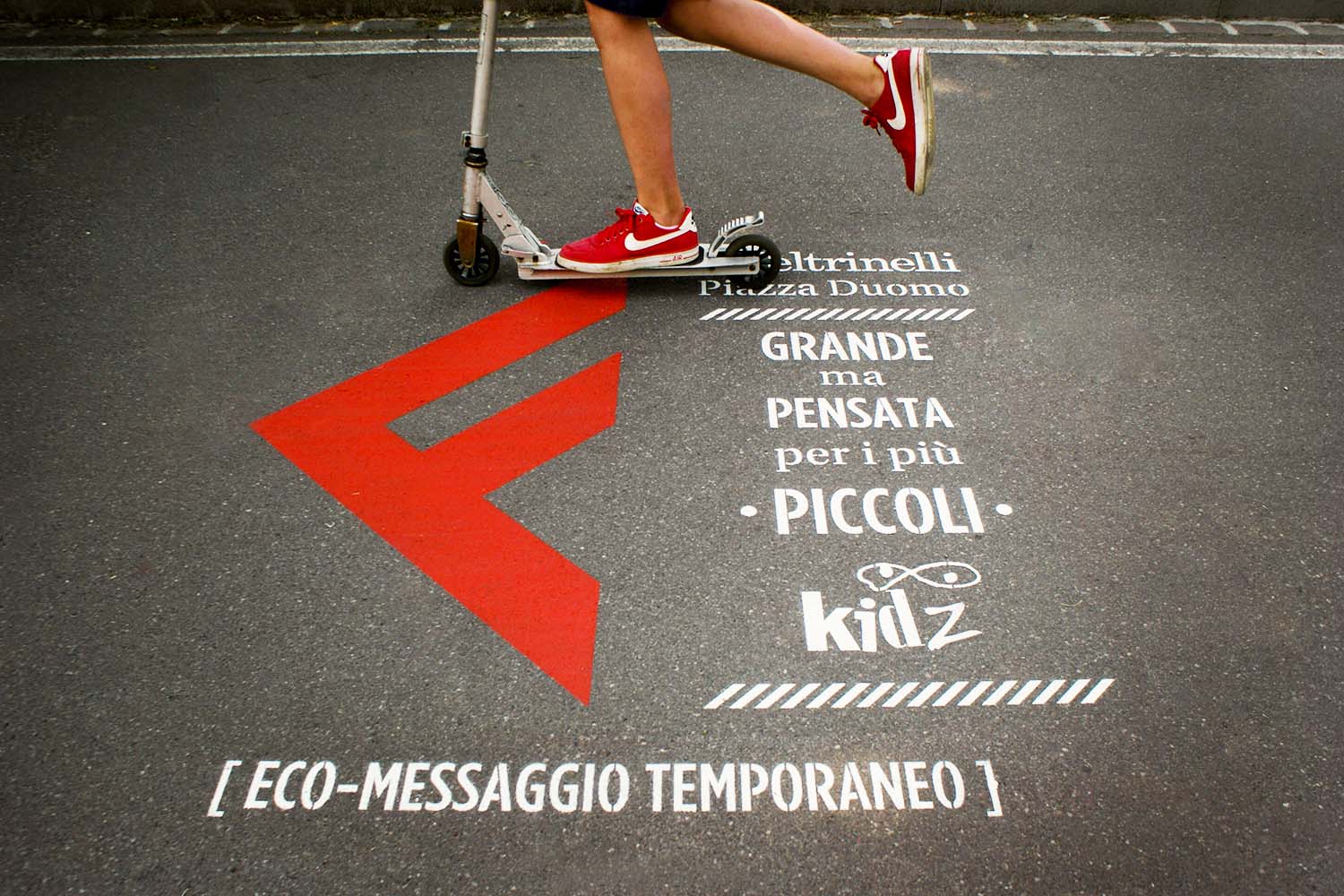 graffiti pubblicitari feltrinelli
