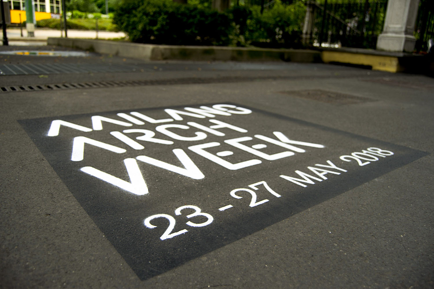 pubblicità marciapiedi comune di milano arch week
