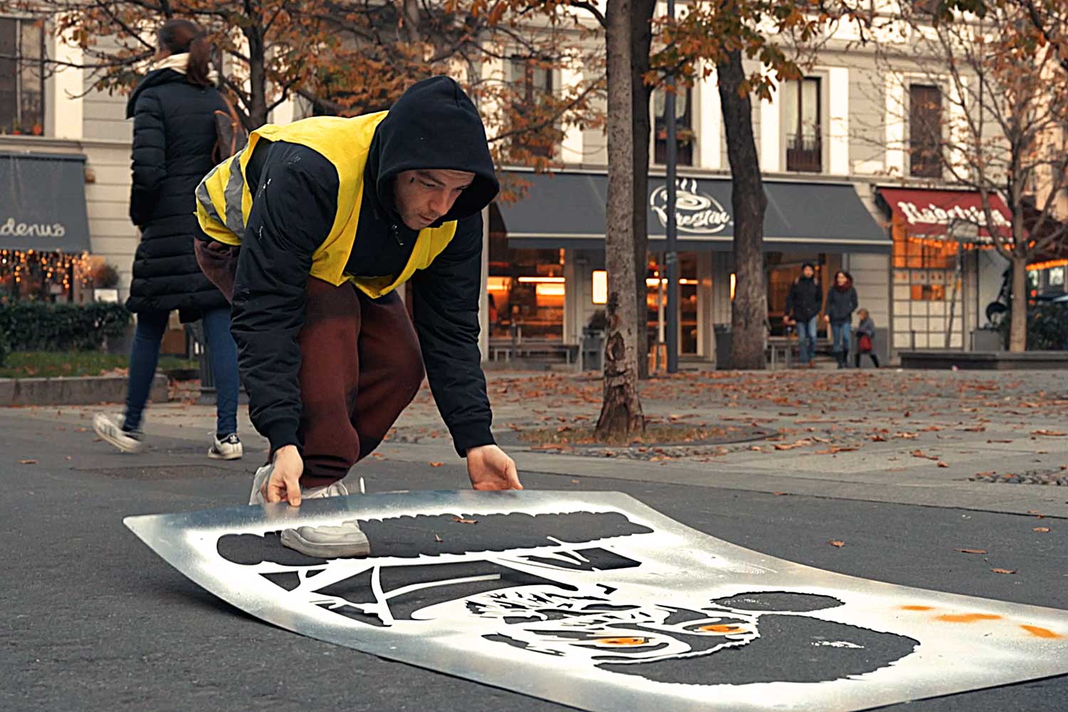 ambient marketing sony music salmo