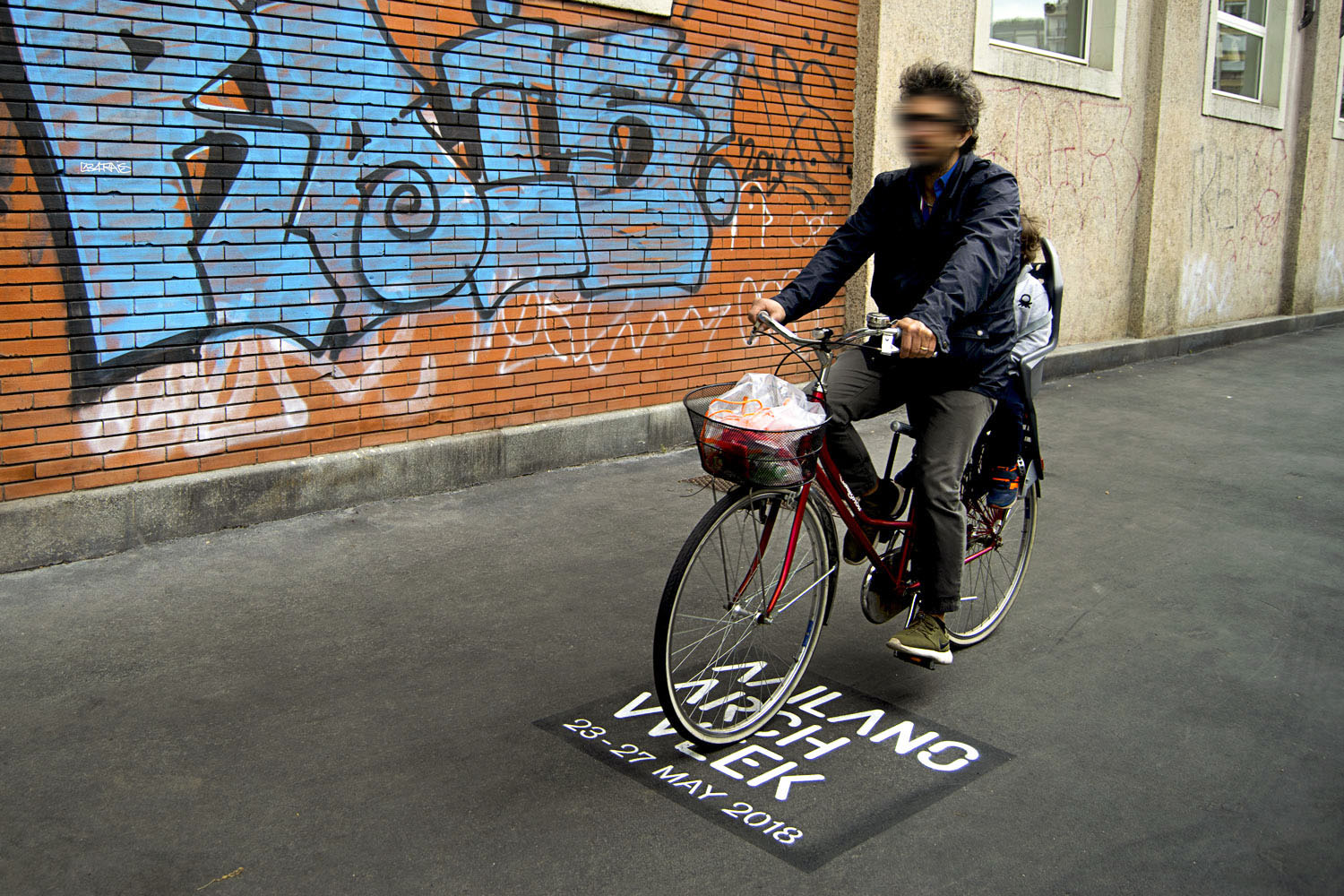 ambient advertisement milano arch week
