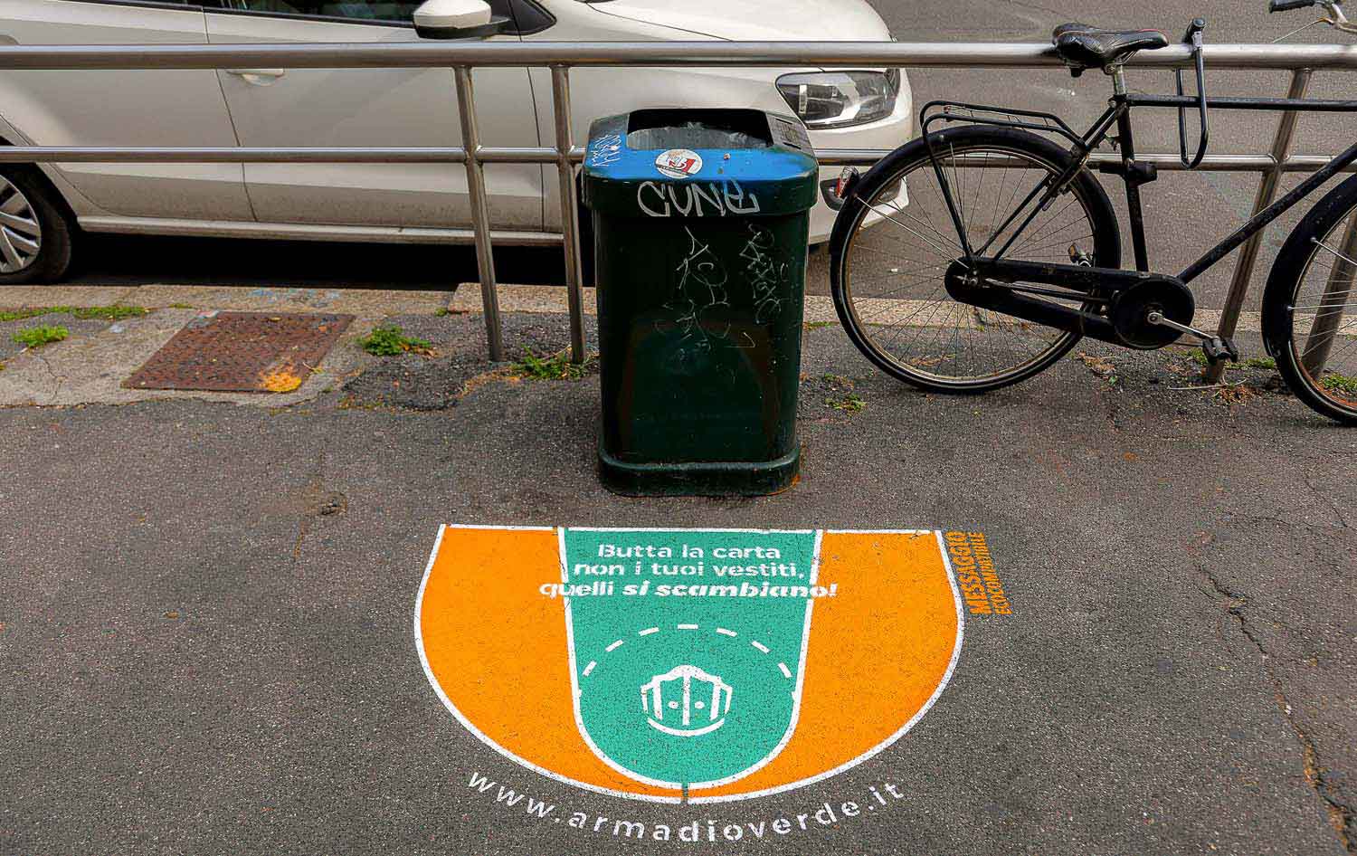 street advertising armadio verde