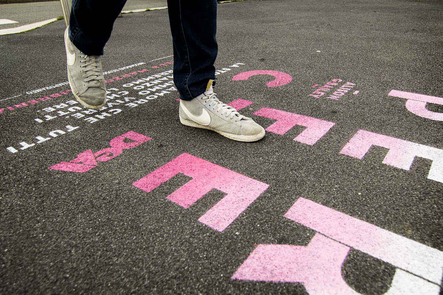street advertisement de agostini