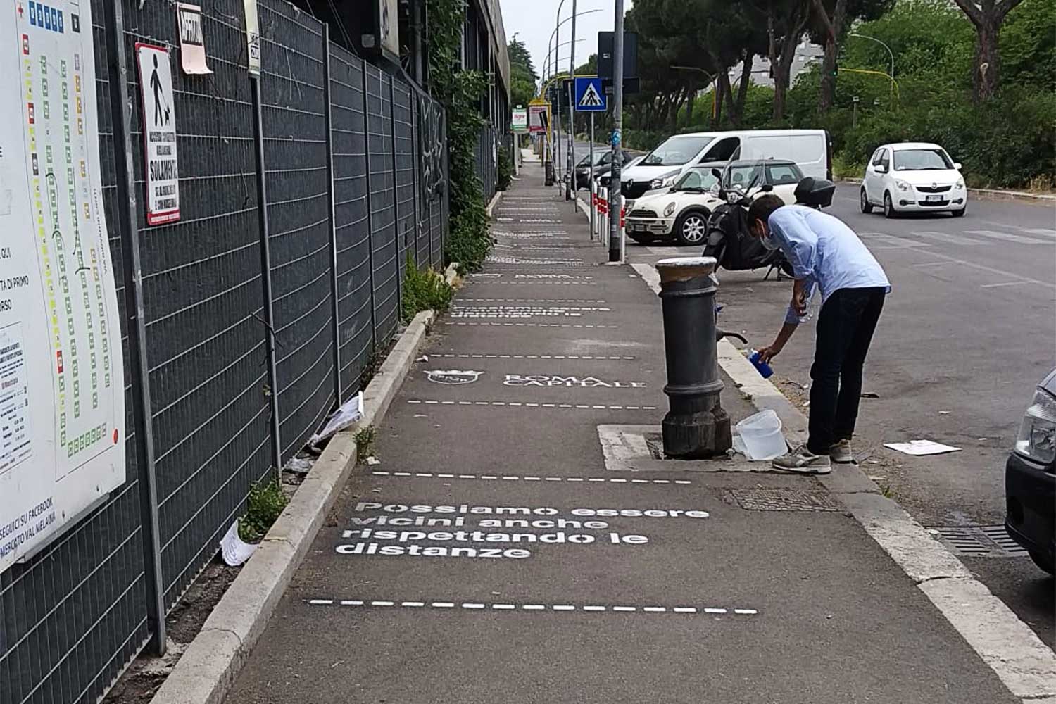 graffiti pubblicità social distancing comune di roma