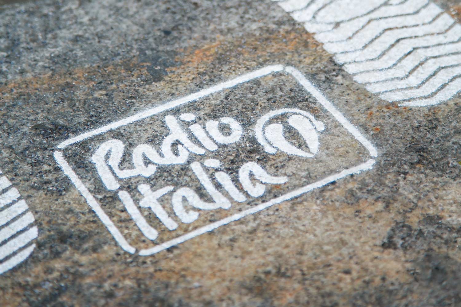 pubblicità outdoor radio italia concerto duomo