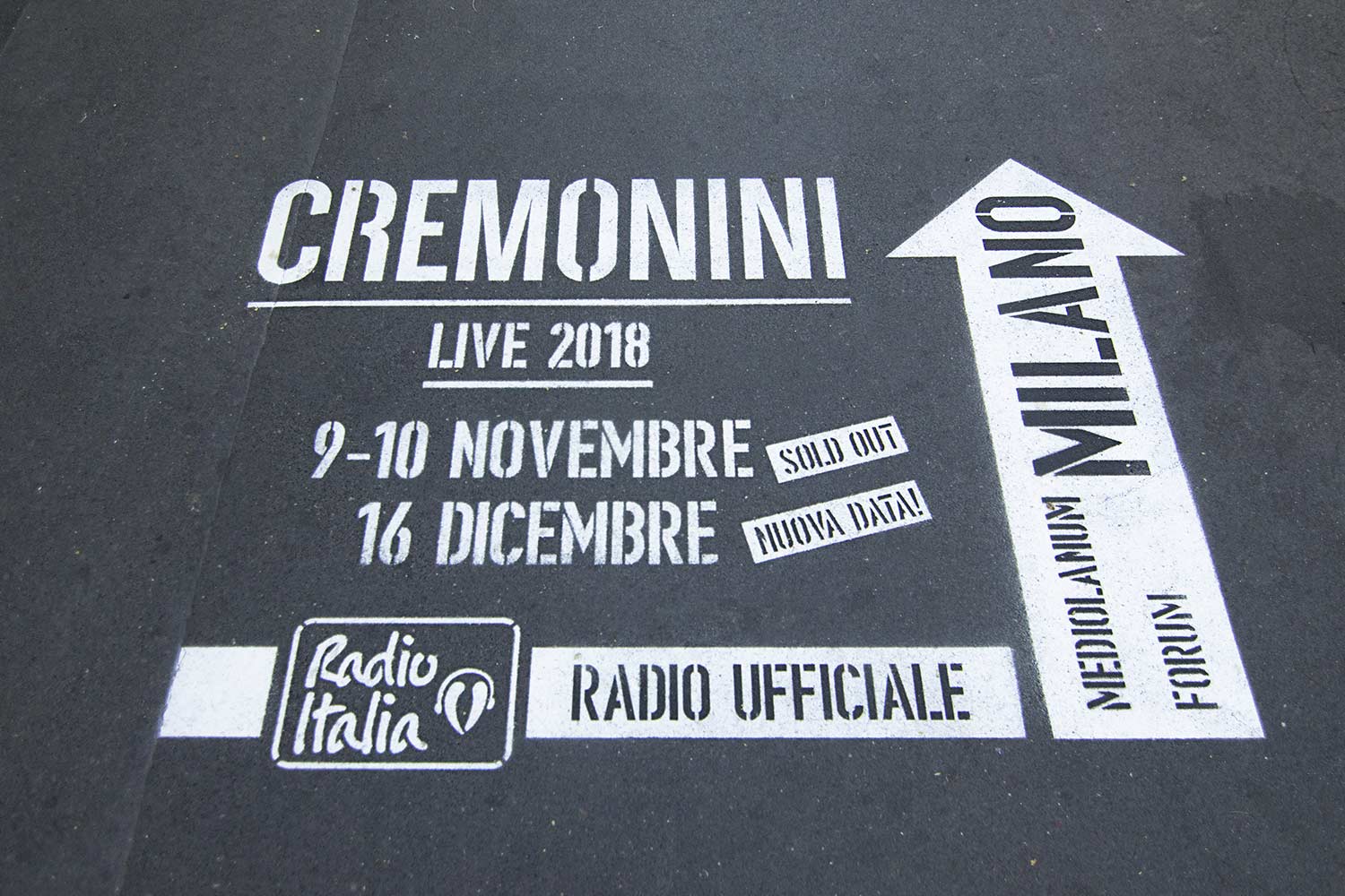 graffiti pubblicitari radio italia cesare cremonini