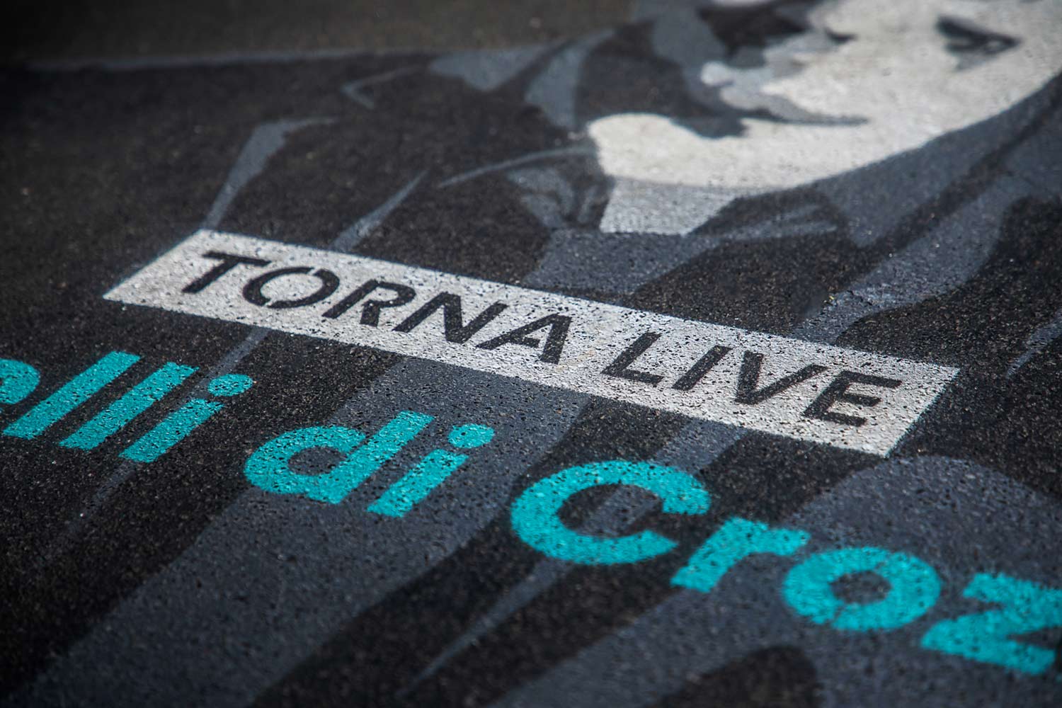 outdoor advertising fratelli di crozza