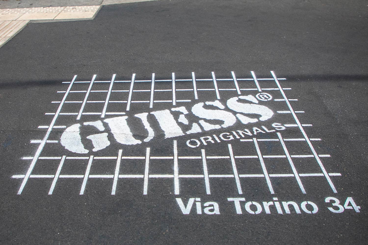 campagna pubblicitaria Guess