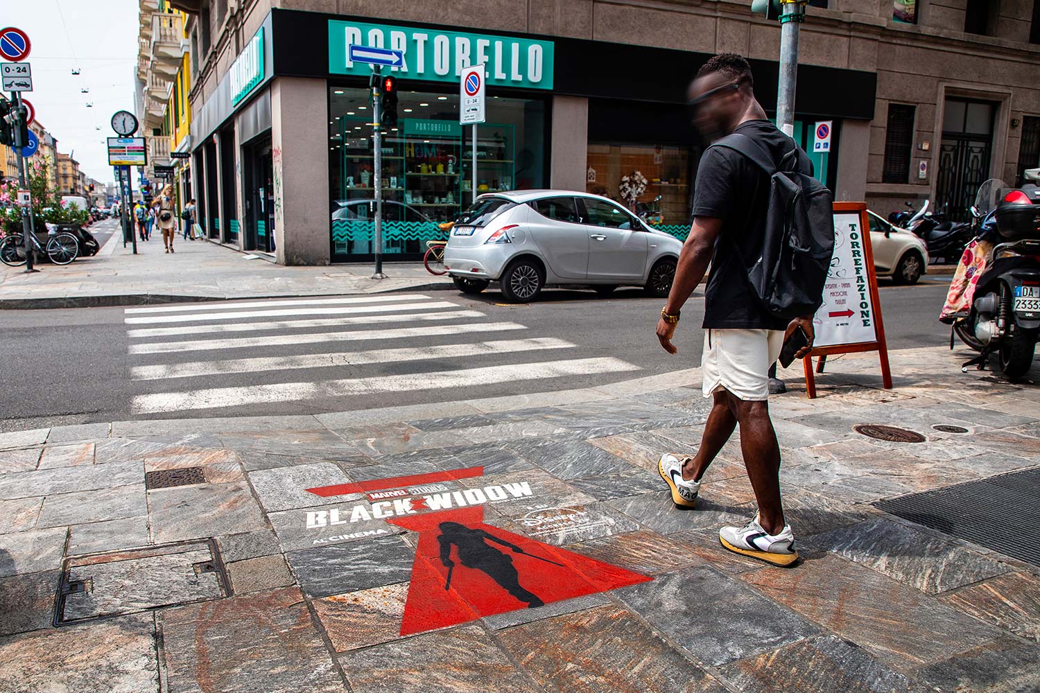 street marketing Disney+ - Black Widow