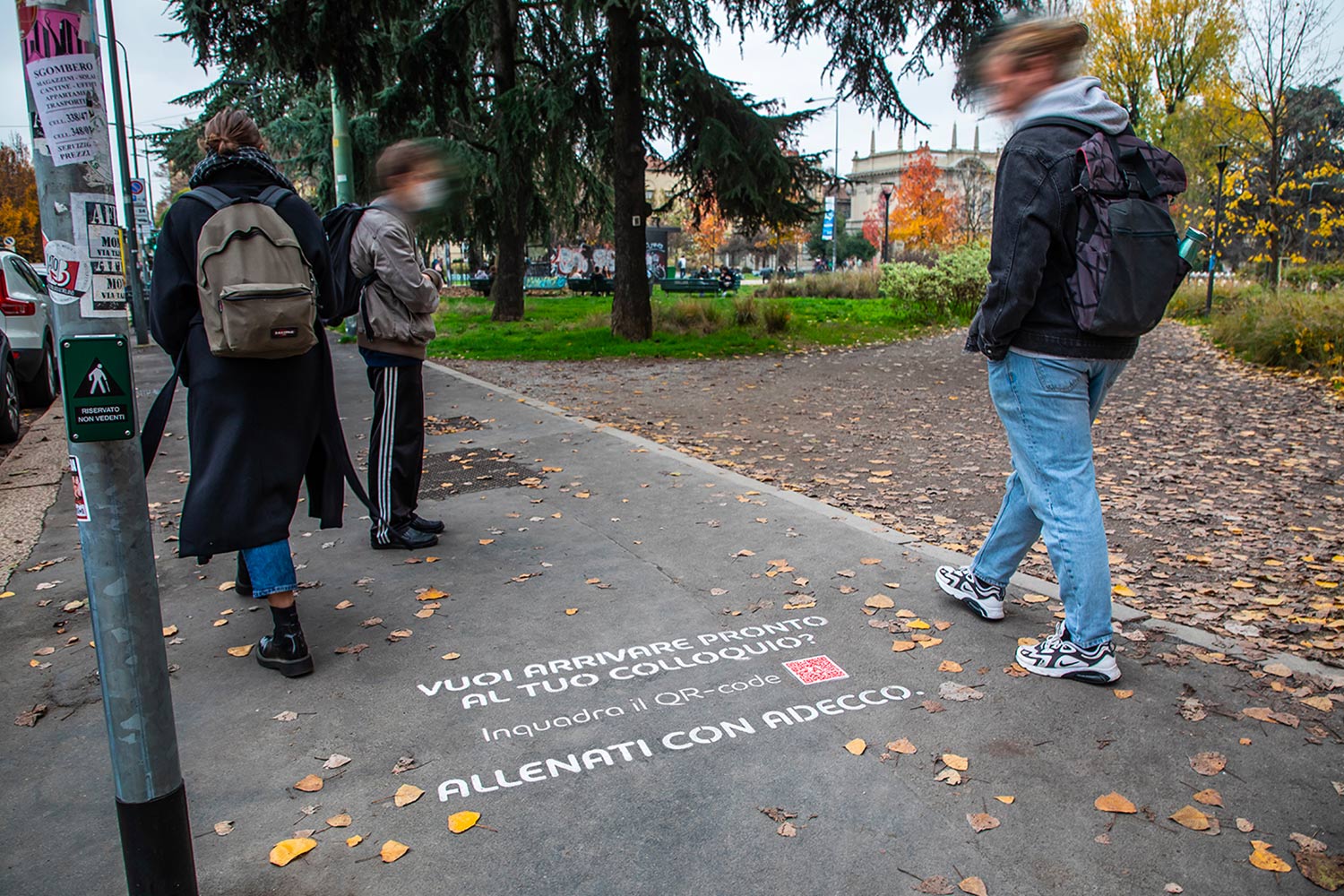 graffiti pubblicitari Adecco