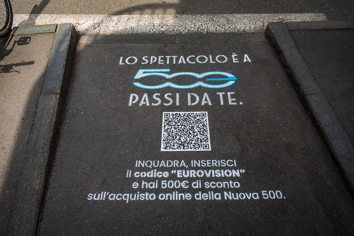 street advertising FCA Fiat Chrysler Auto