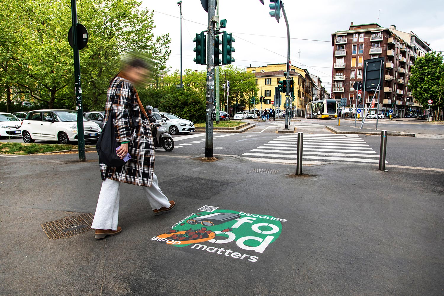 street advertising B!pod Bipod