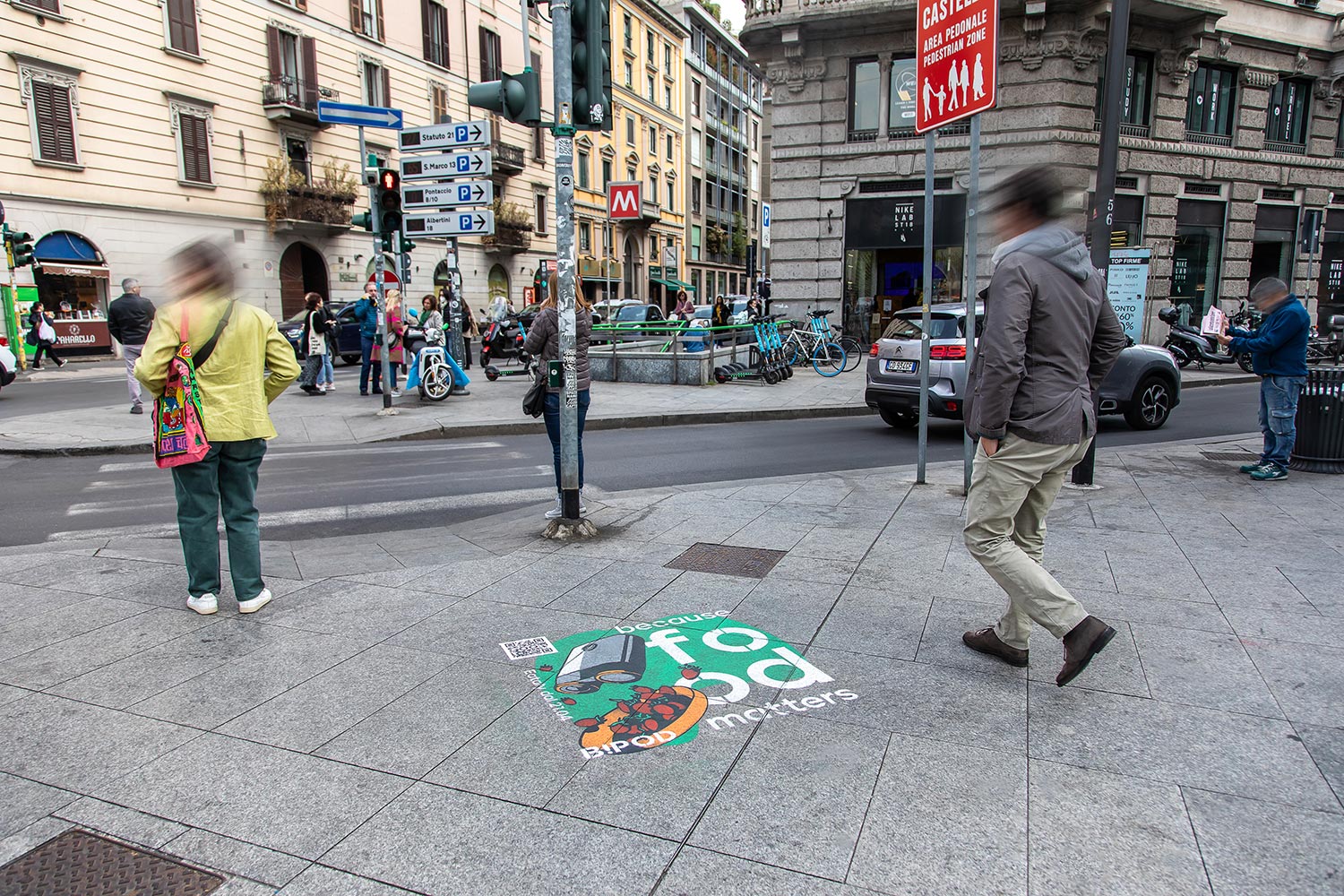 street advertising B!pod Bipod