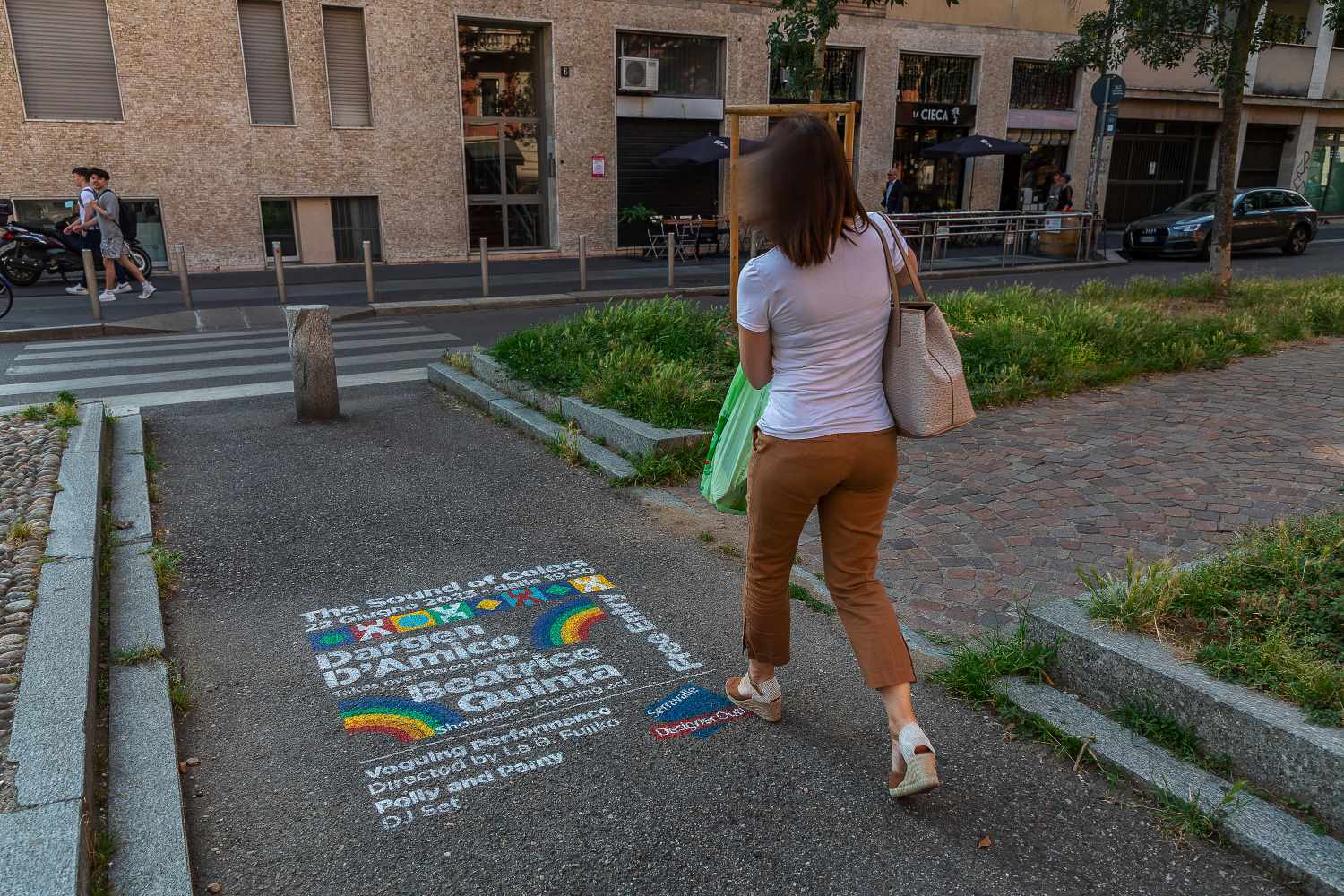 outdoor advertising - McArthurGlen
