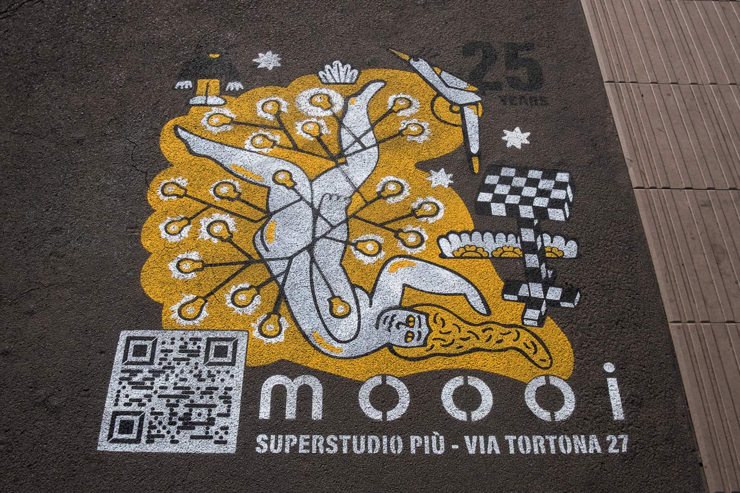 outdoor advertising - Moooi