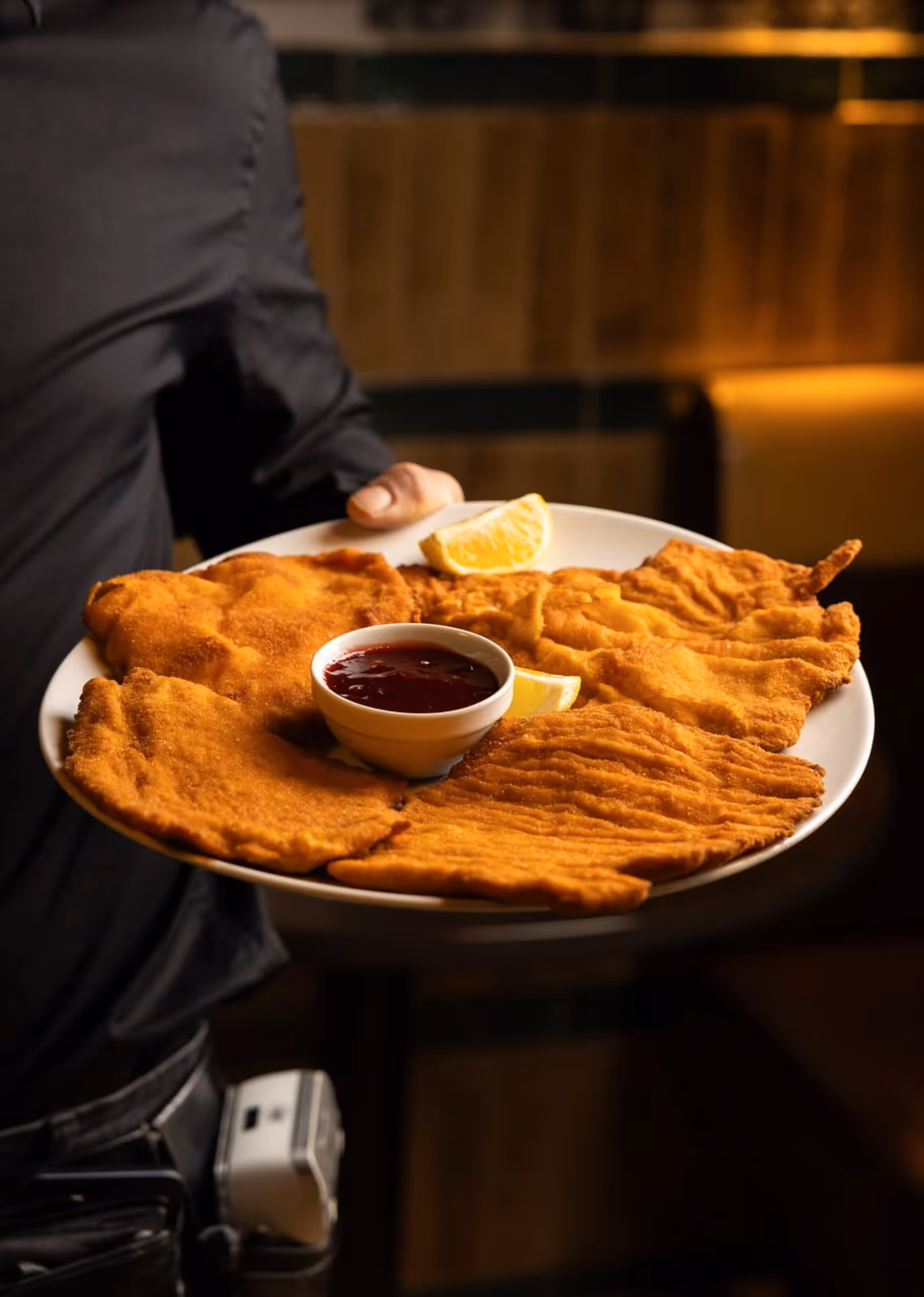 Knuspriges Wiener Schnitzel bei Schnitzel One Wien