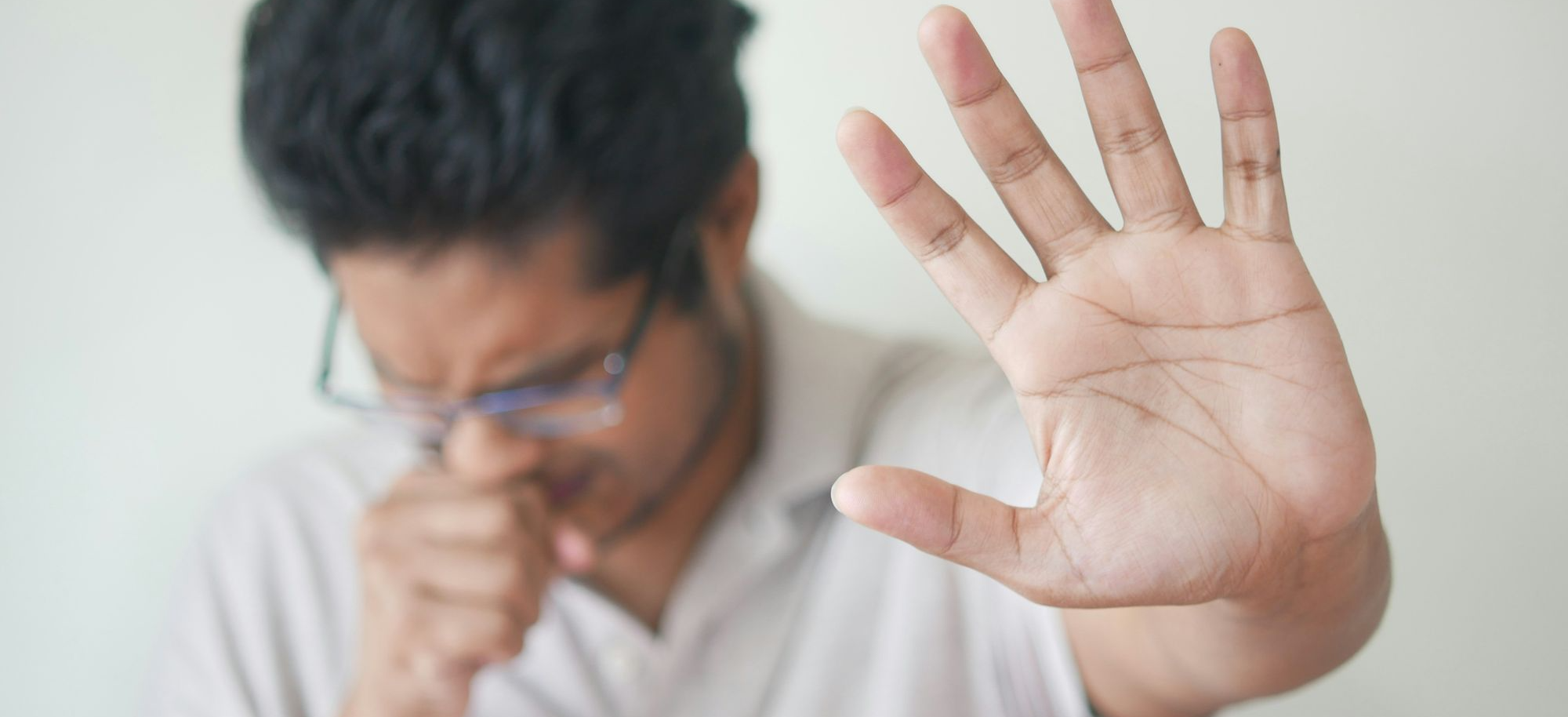 Comment gérer les arrêts maladie sans perdre la tête (ni la productivité) 