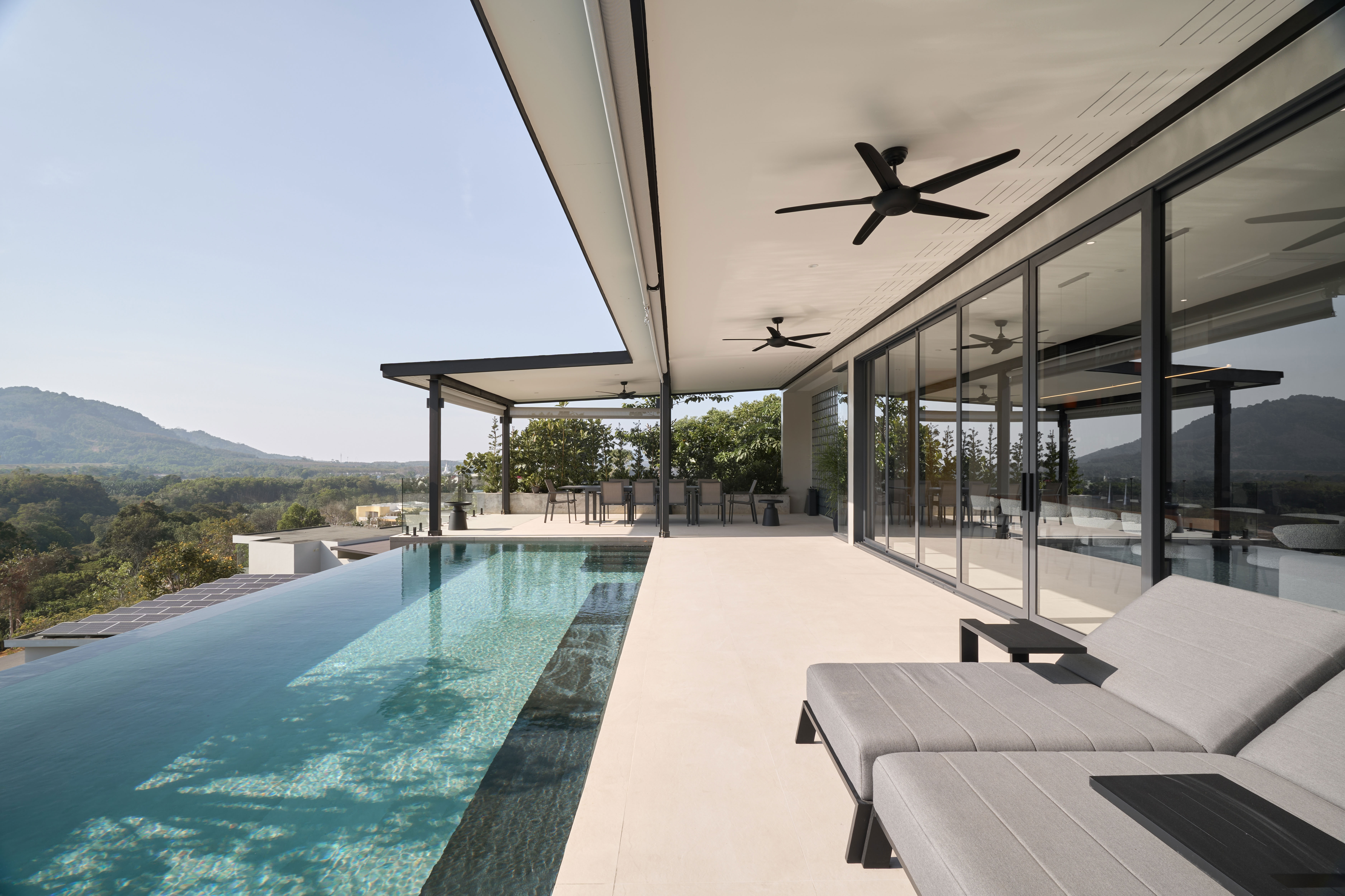 Villa 6 living level photo 1