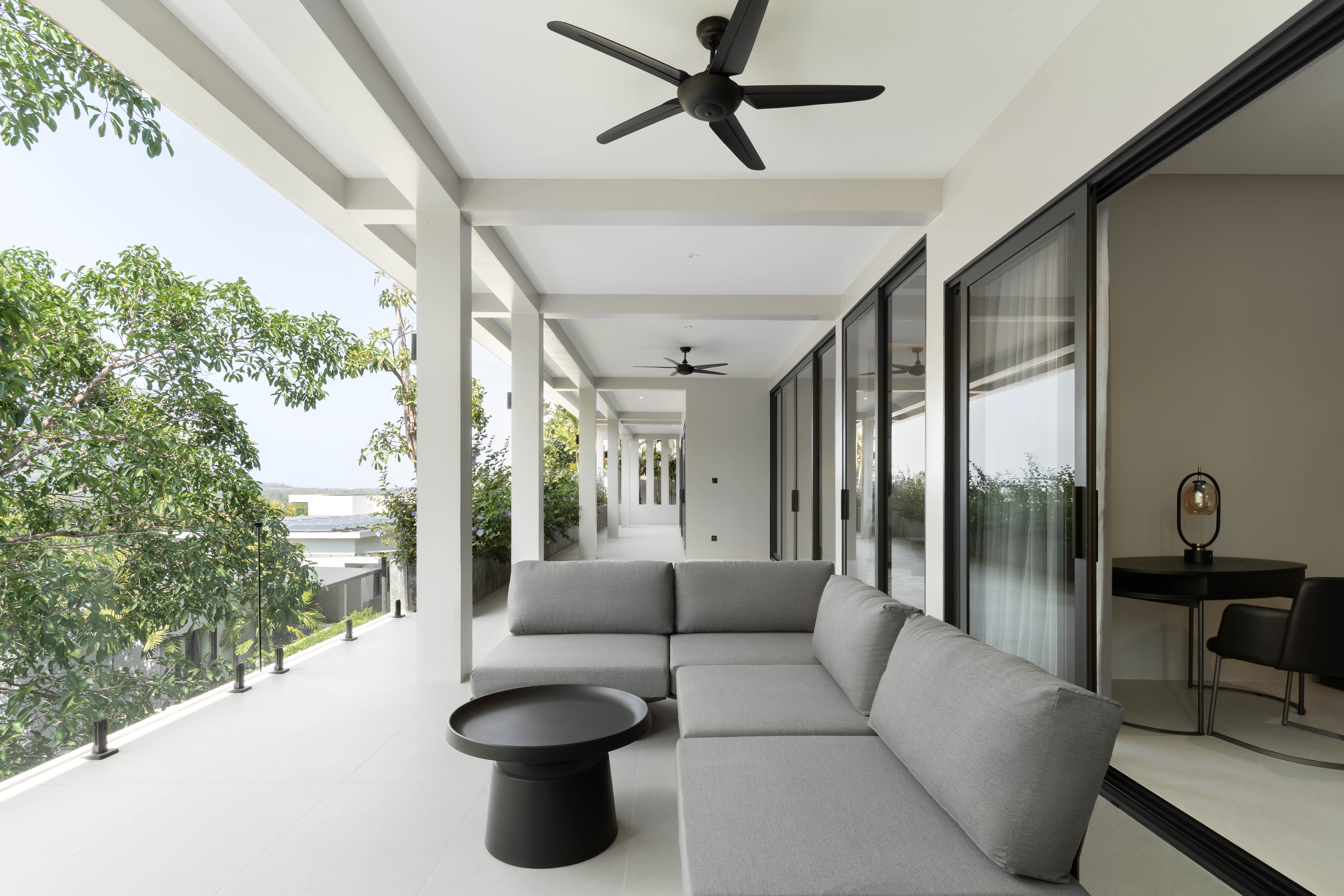 Villa 6 outdoor terrace living area