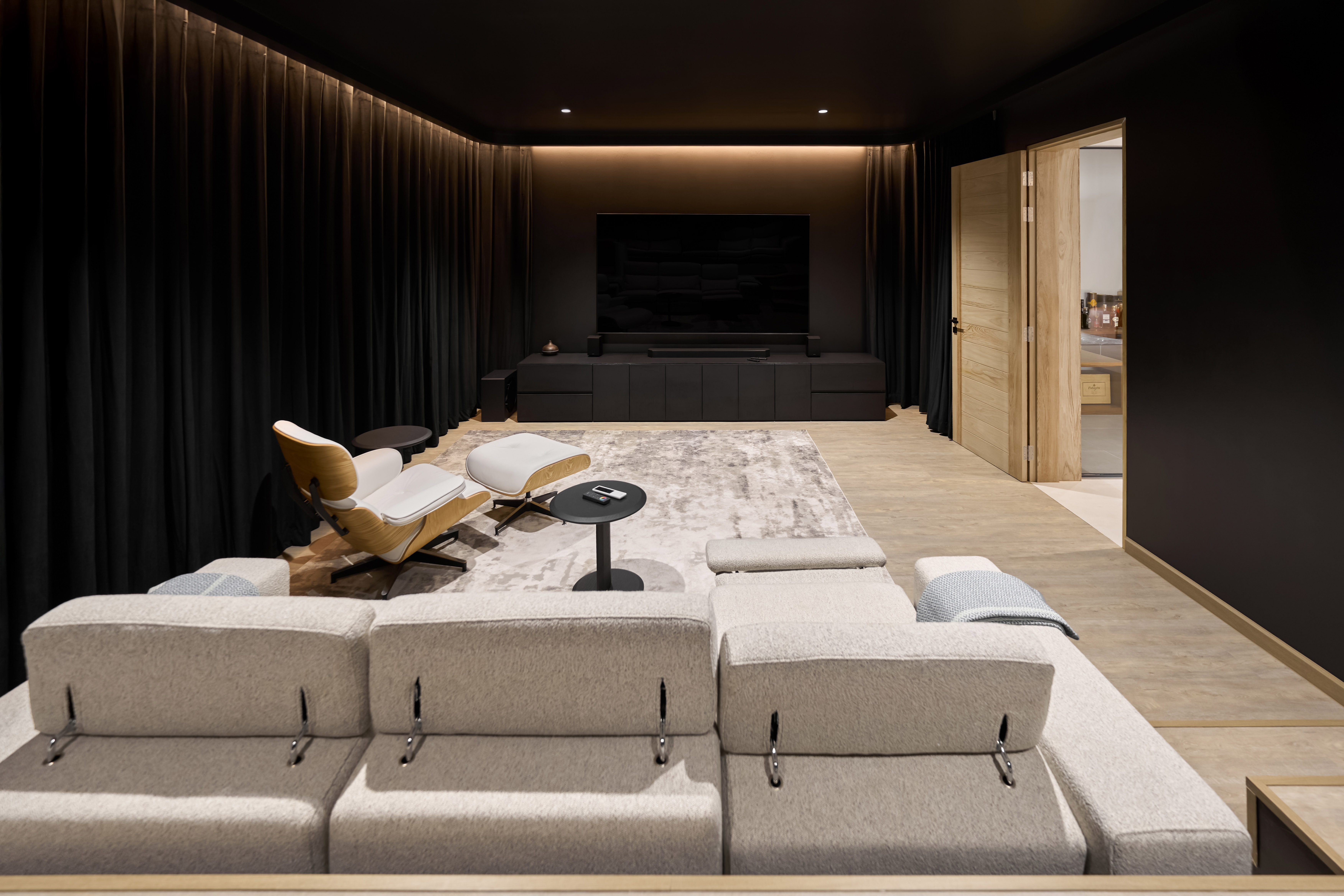 Villa 6 private cinema second view
