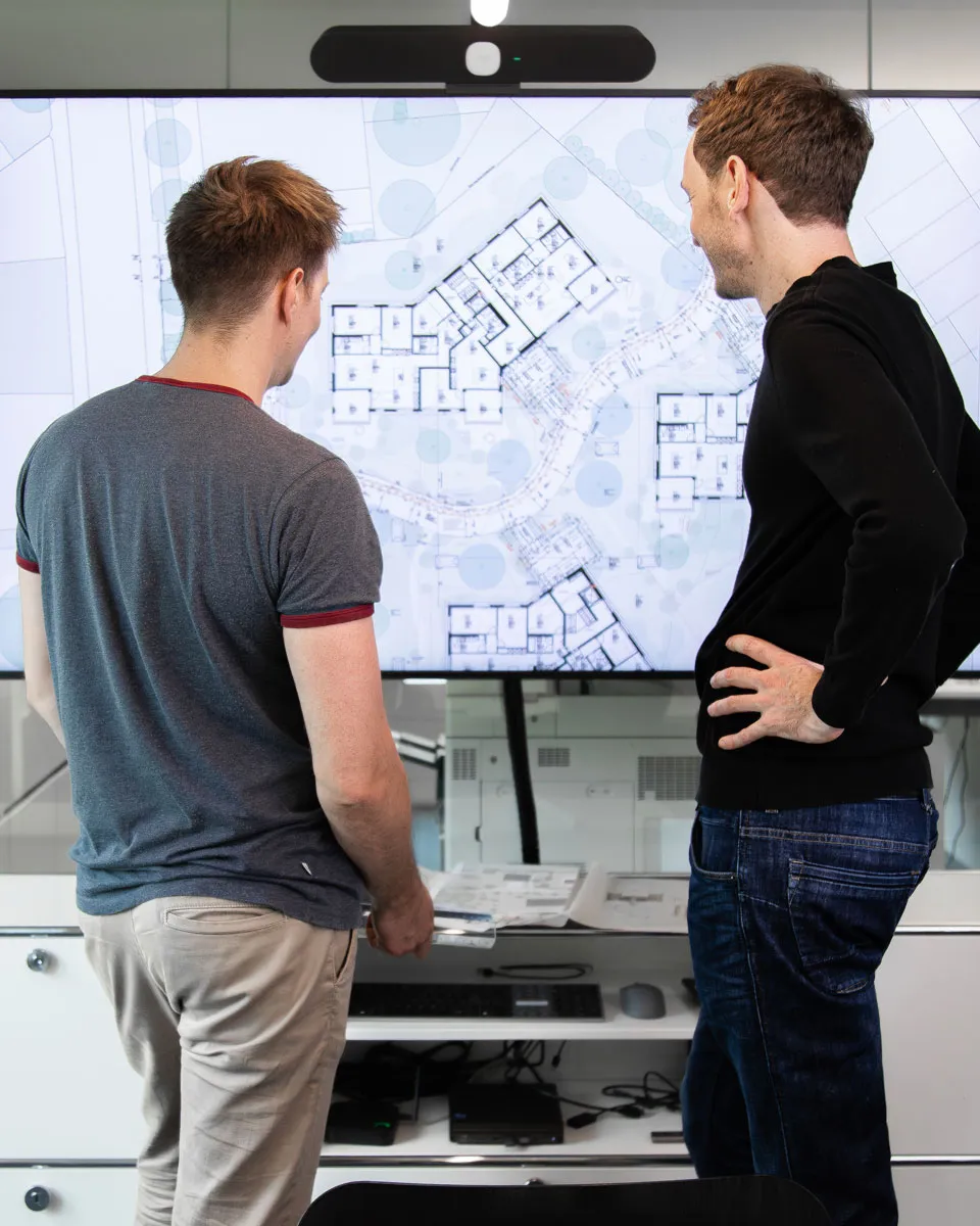 Bettschen Architektur digitaler Bauplan m Bildschirm besprechen