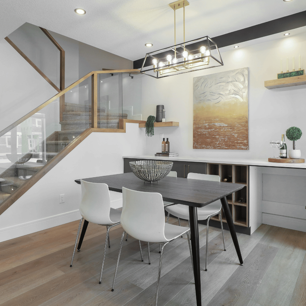 Modern eingerichtetes Wohnzimmer nach Sanierung in Hamburg