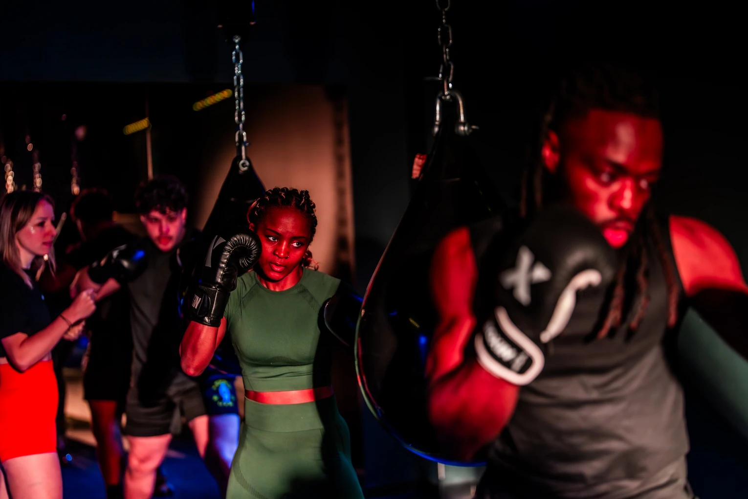 Salle Keepcool, cours collectifs cardio avec suspension et entraînements intensifs en groupe