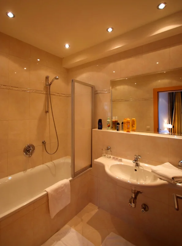 Landhaus Roscher modern bathroom with shower and sink at the Mayrhofen hotel.