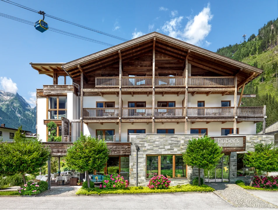 Huber's Boutique alpine lodge with cable car in Mayrhofen.