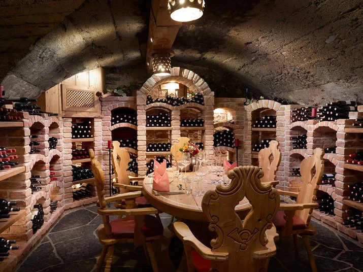 Neue Post stone-walled wine cellar with table at the Mayrhofen hotel.