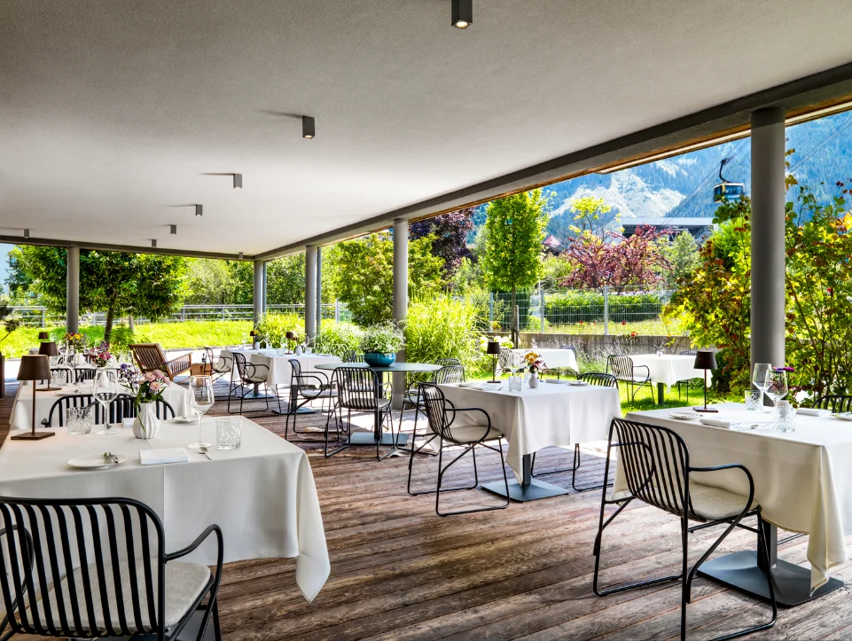 Huber's Boutique outdoor dining restaurant with mountain view at the Mayrhofen hotel.