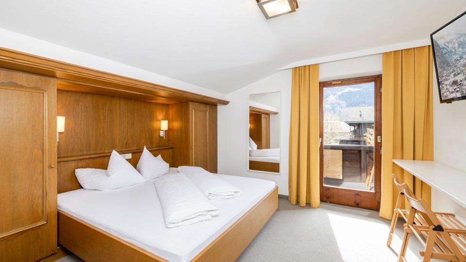 4 Person Apartment