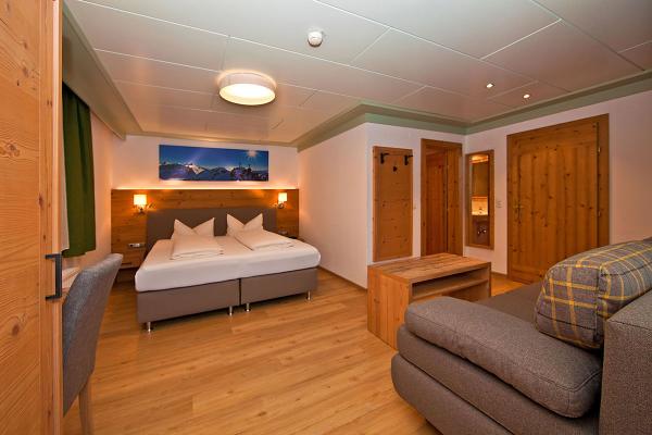 Large Deluxe Austrian Twin/Double Room