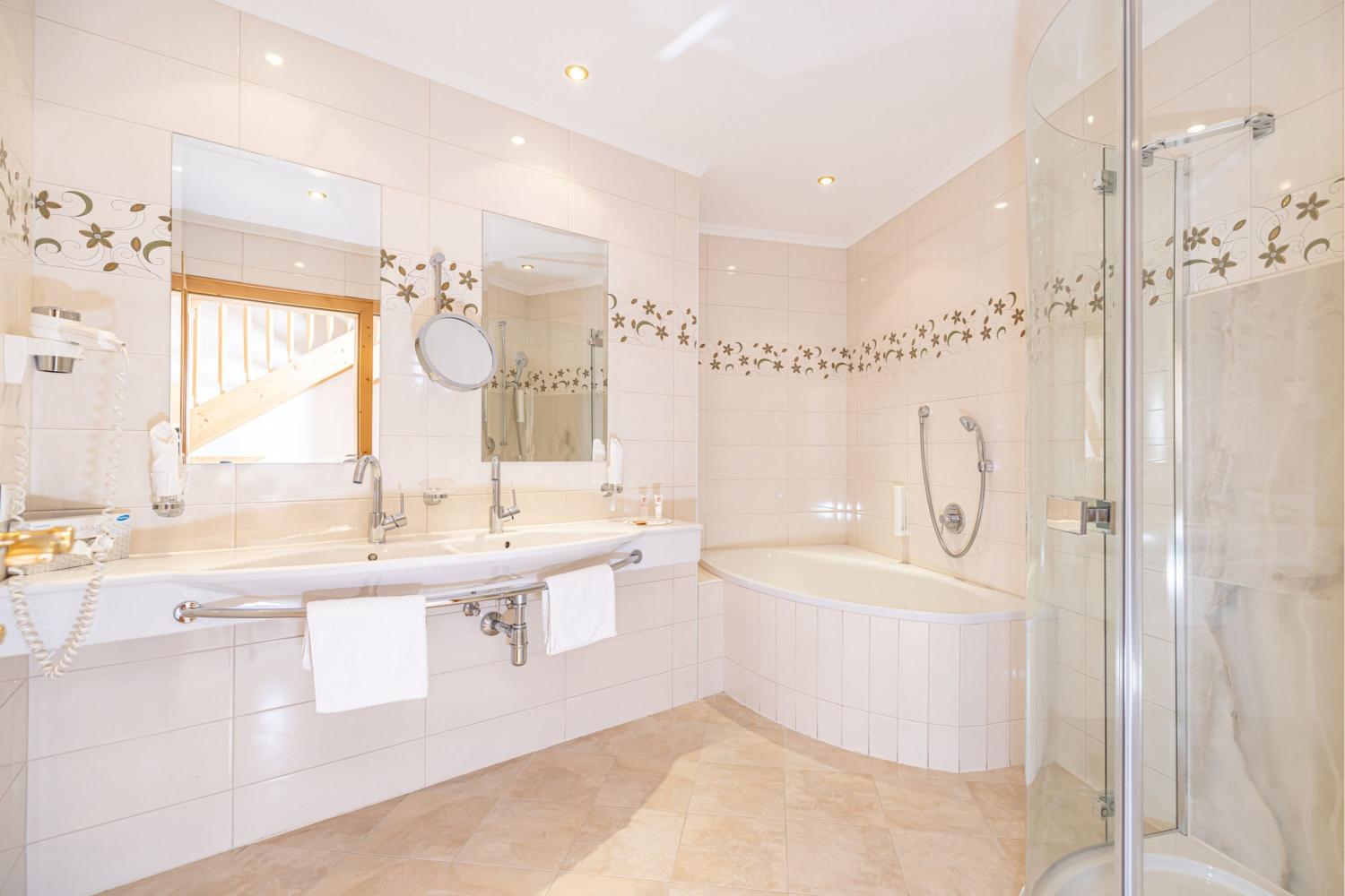 Astegg Family Suite for 4