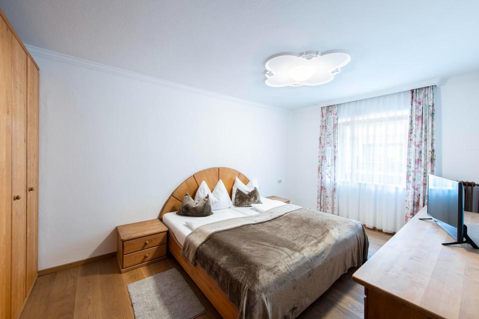 6 Person Apartment