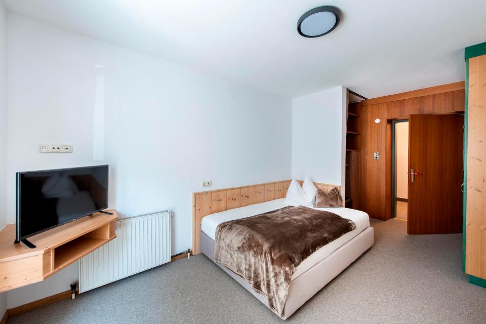 6 Person Apartment