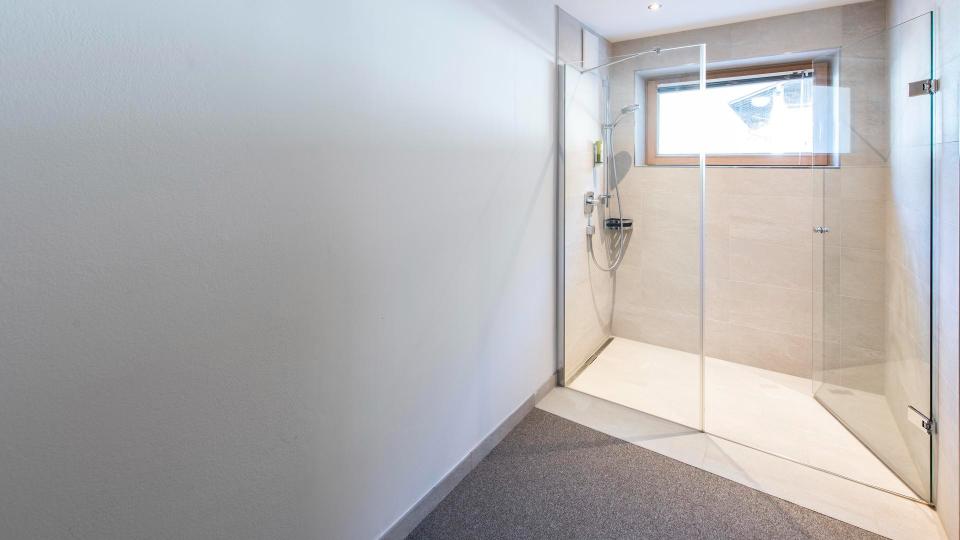 6 Person Apartment