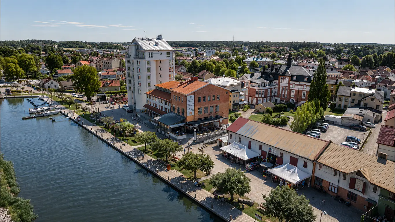 Hembygdens fastigheter vid Kanalhamnen i söderköping.