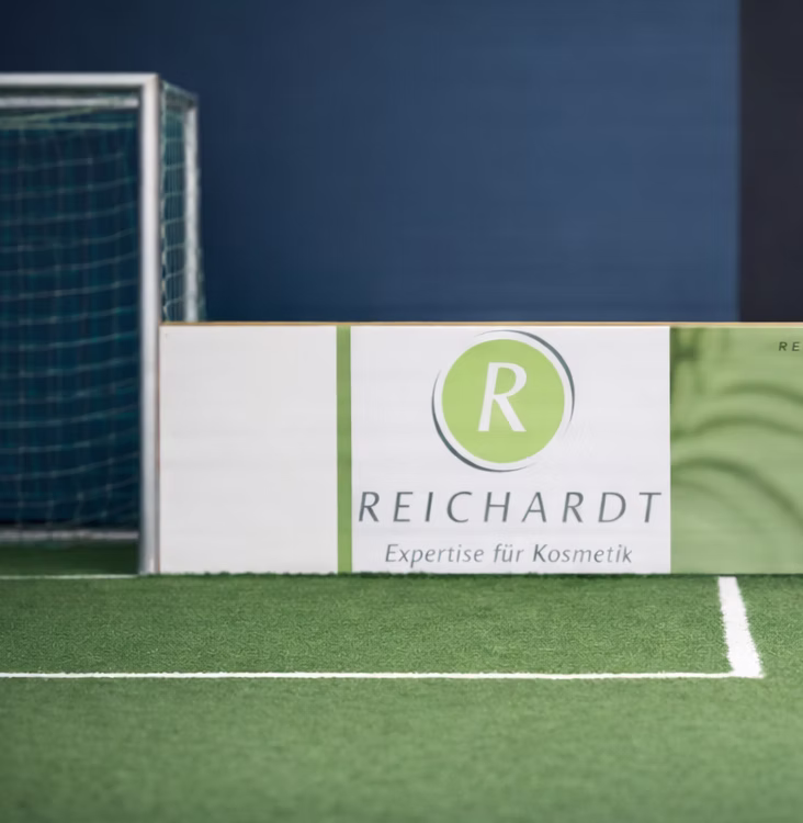 Bandenwerbung in der Bilgin Sports Lounge Darmstadt