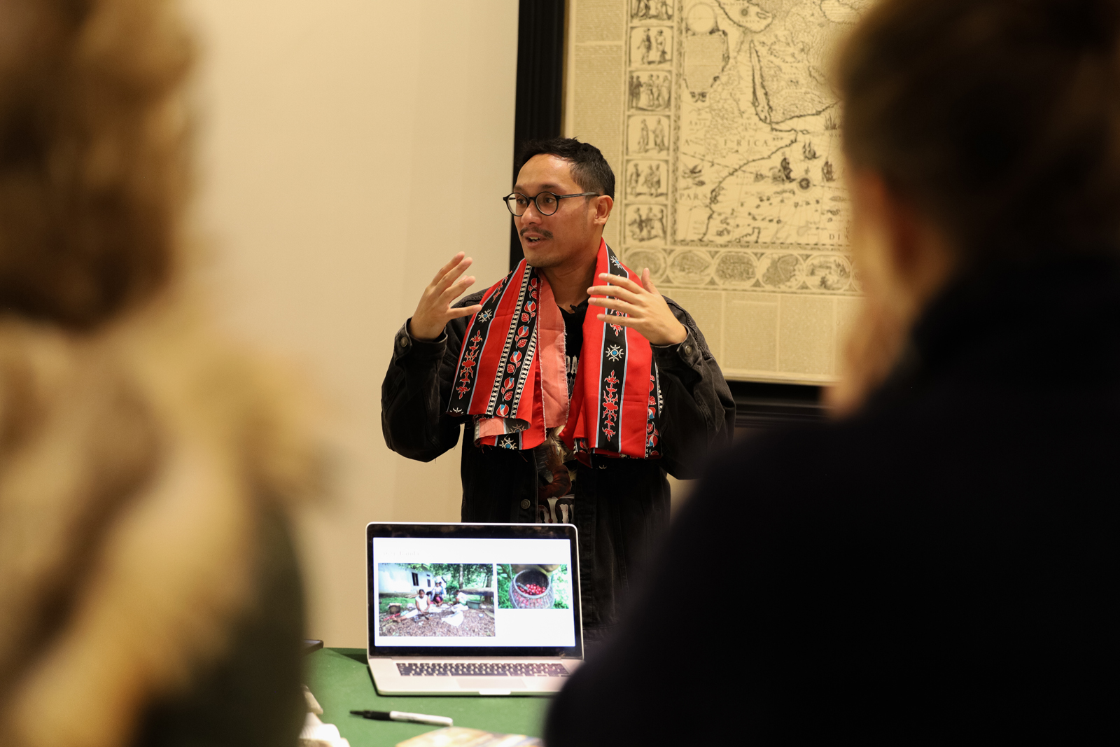 Stadswandeling met Rizky Kalebos door Amsterdam