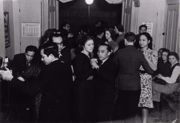 Feest in Clubhuis Indonesia aan de Hugo de Grootstraat 12 te Leiden, 1939